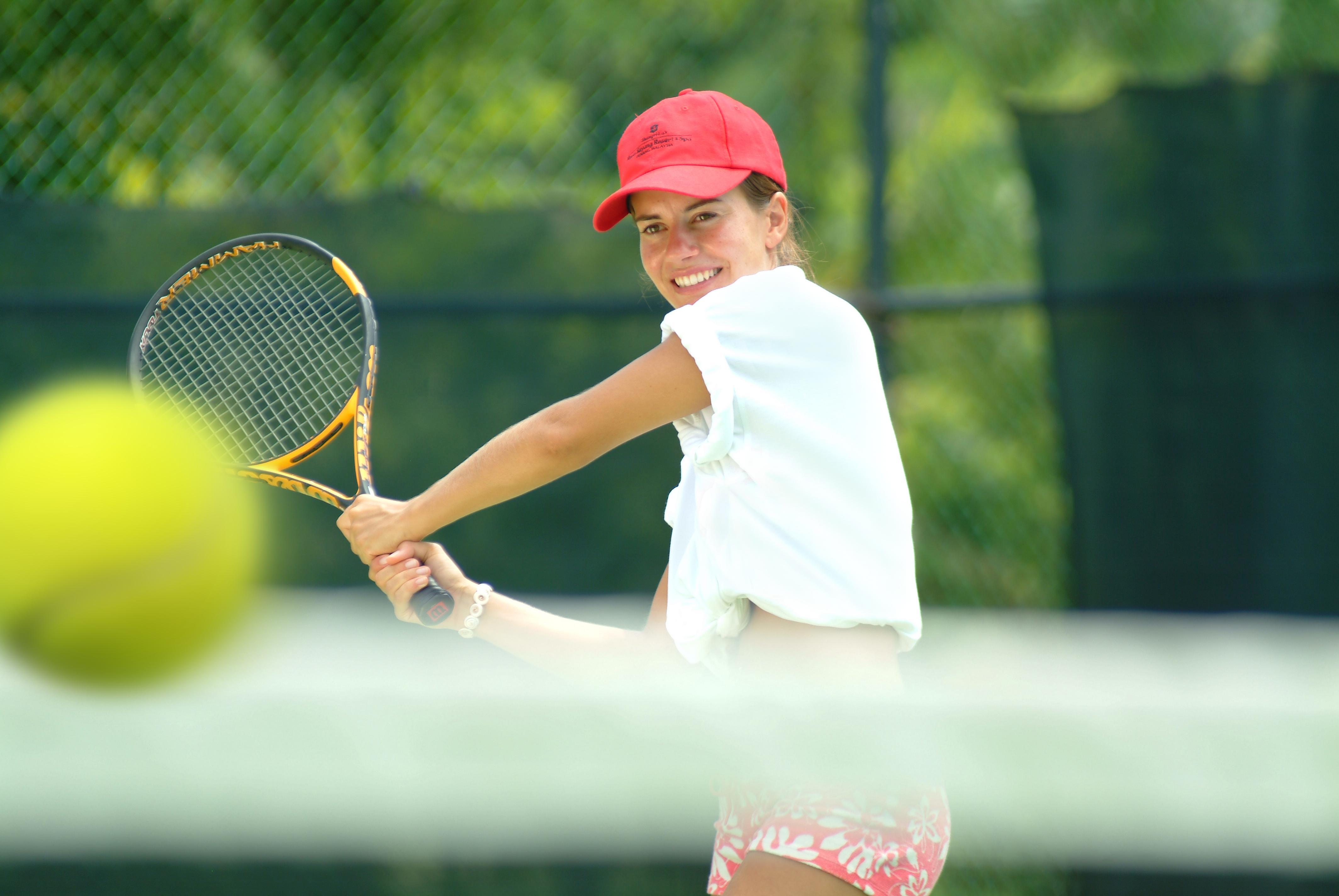 באטו פרינג'י Shangri-La Rasa Sayang, Penang מראה חיצוני תמונה A player preparing to hit a backhand