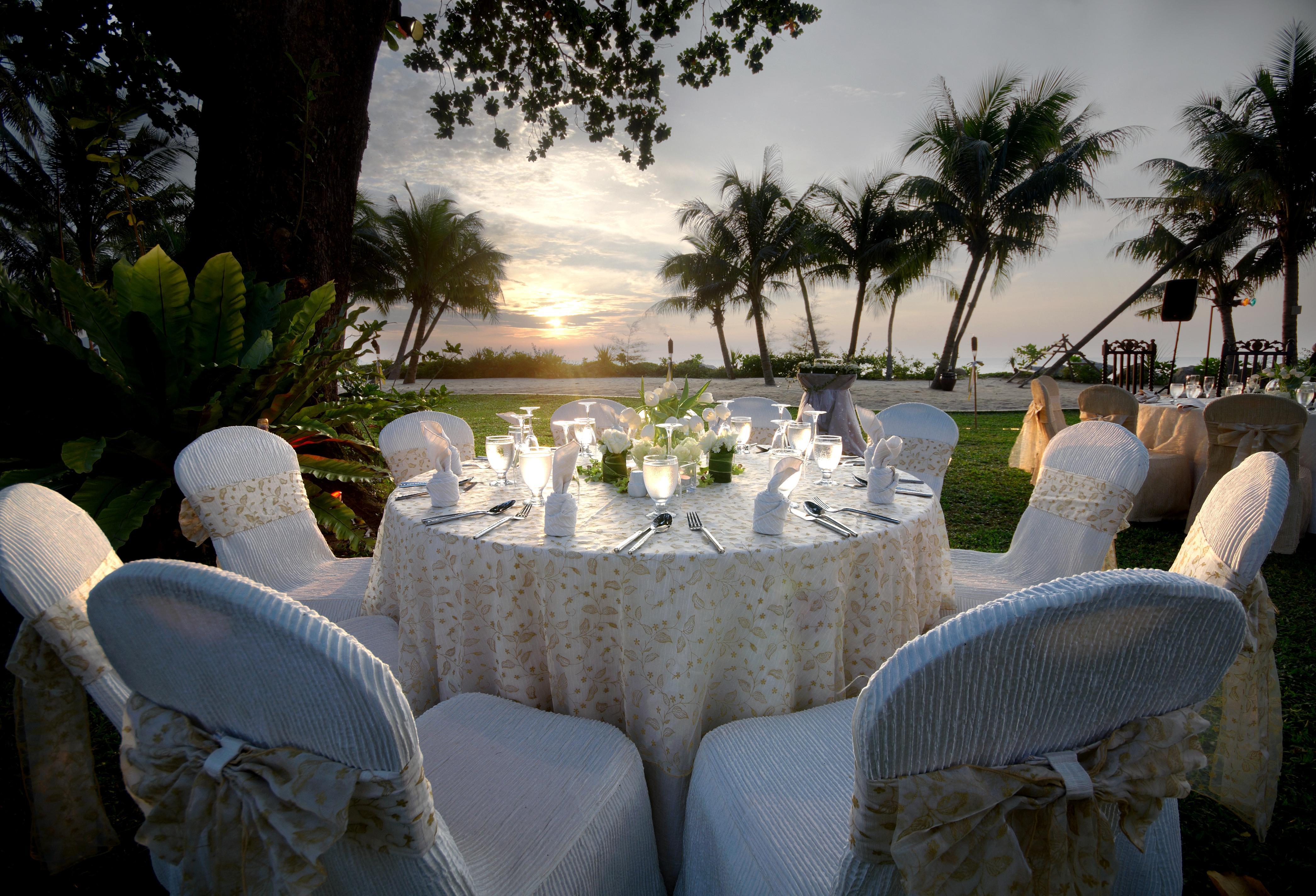 באטו פרינג'י Shangri-La Rasa Sayang, Penang מראה חיצוני תמונה A wedding reception at Shangri-La Rasa Sentosa Resort, Singapore
