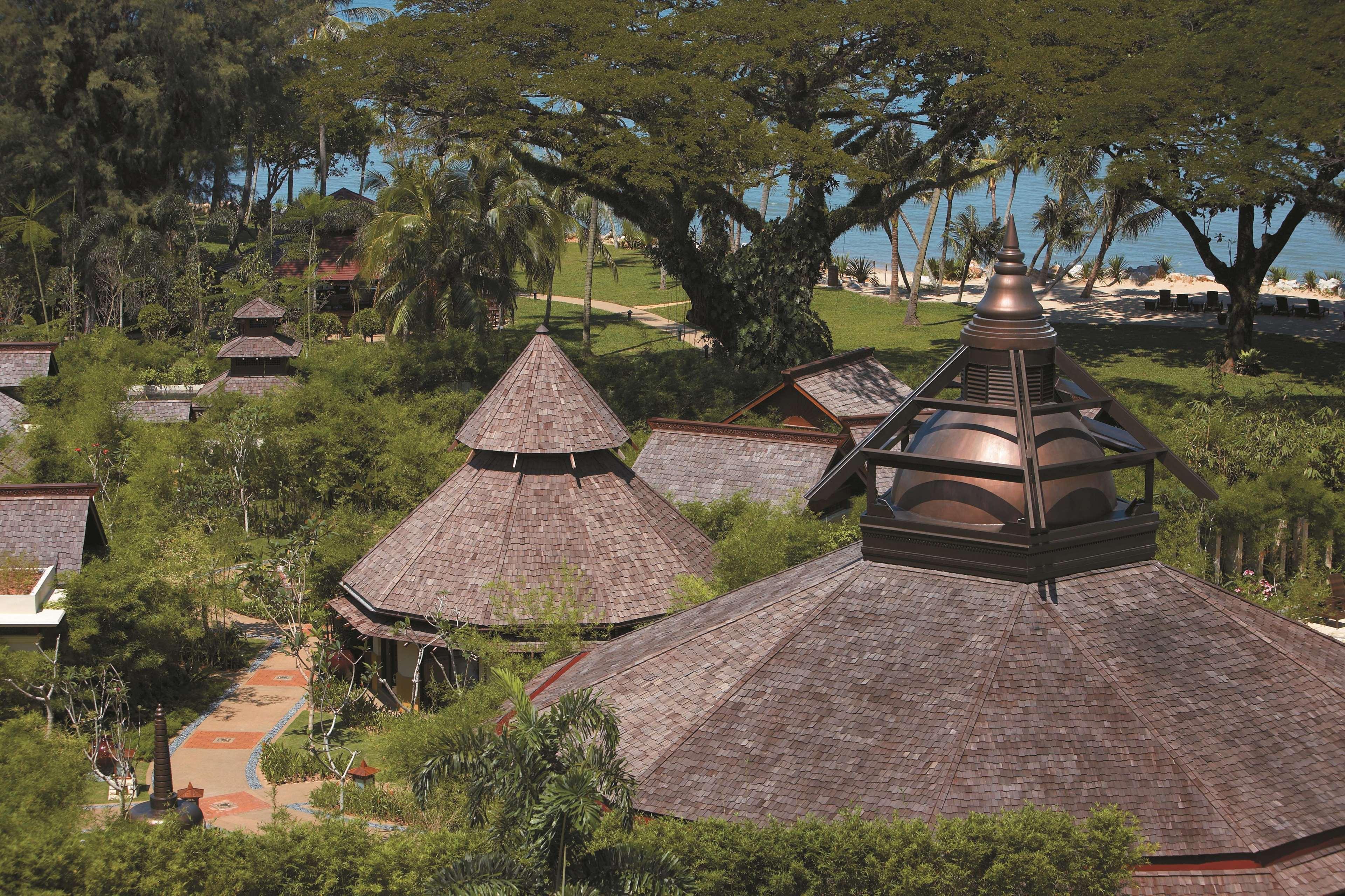 באטו פרינג'י Shangri-La Rasa Sayang, Penang מראה חיצוני תמונה The resort's bungalows